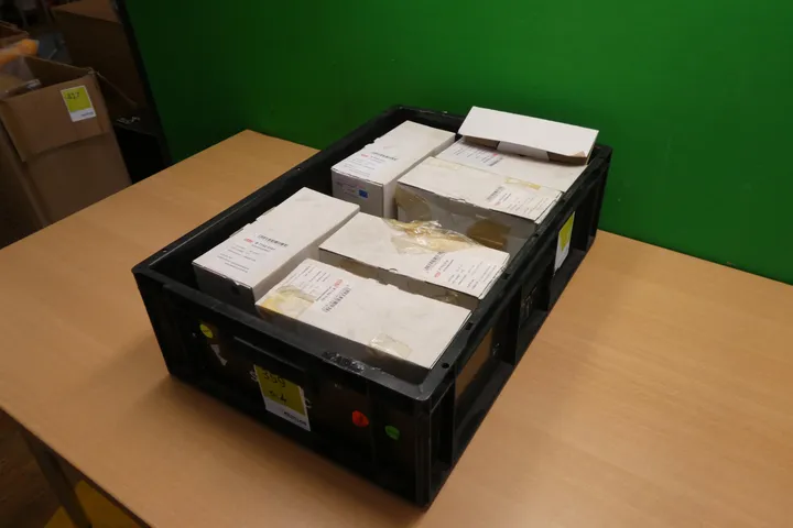 BKS Konvolut Stangengriffe / Posten Türstangengriffe ohne Kiste